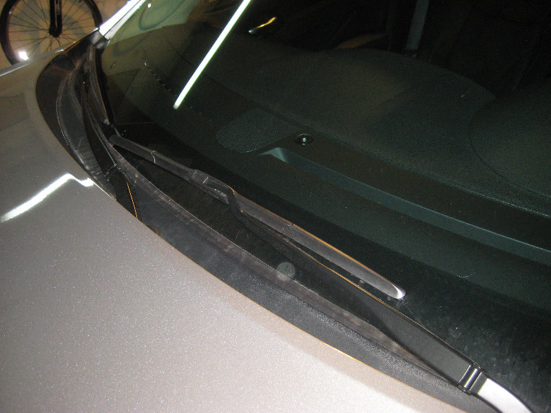 Chrysler300WindshieldWiperBladesReplacementGuide014