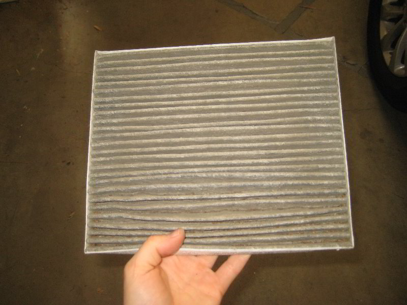 Chrysler-Pacifica-Minivan-Cabin-Air-Filter-Replacement-Guide-026