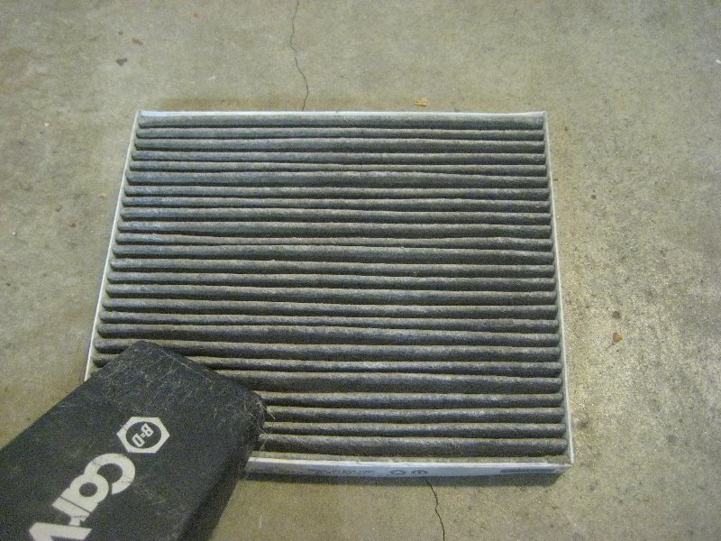 Chrysler-Pacifica-Minivan-Cabin-Air-Filter-Replacement-Guide-027