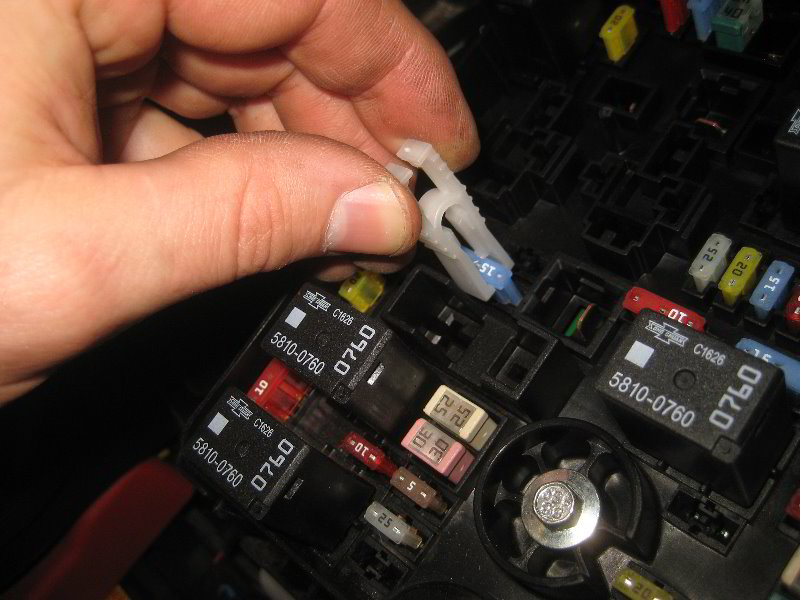 Chrysler-Pacifica-Minivan-Electrical-Fuse-Replacement-Guide-009