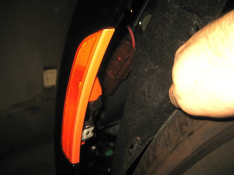Chrysler-Pacifica-Minivan-Fog-Light-Bulbs-Replacement-Guide-013