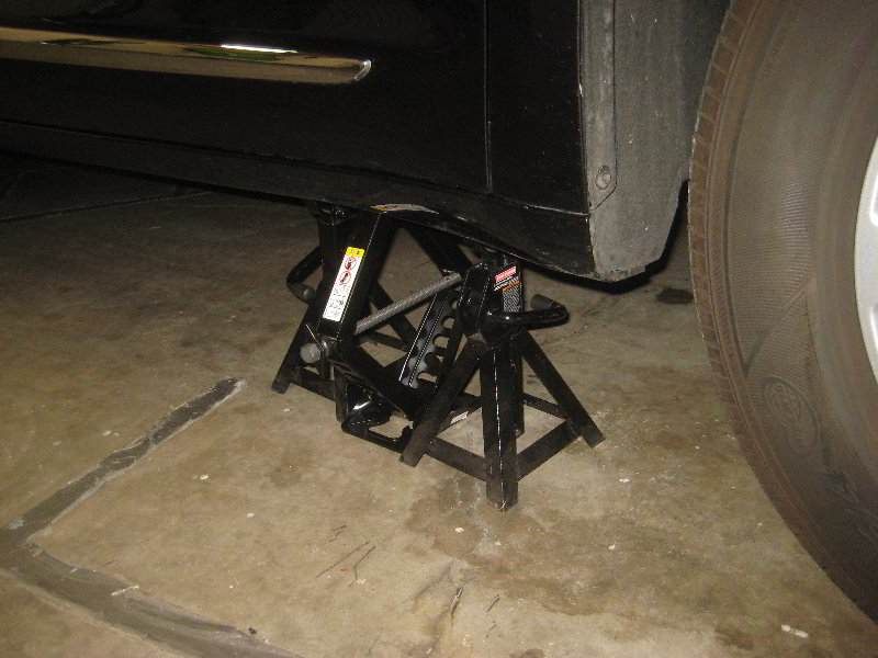 Chrysler-Pacifica-Minivan-Front-Brake-Pads-Replacement-Guide-003