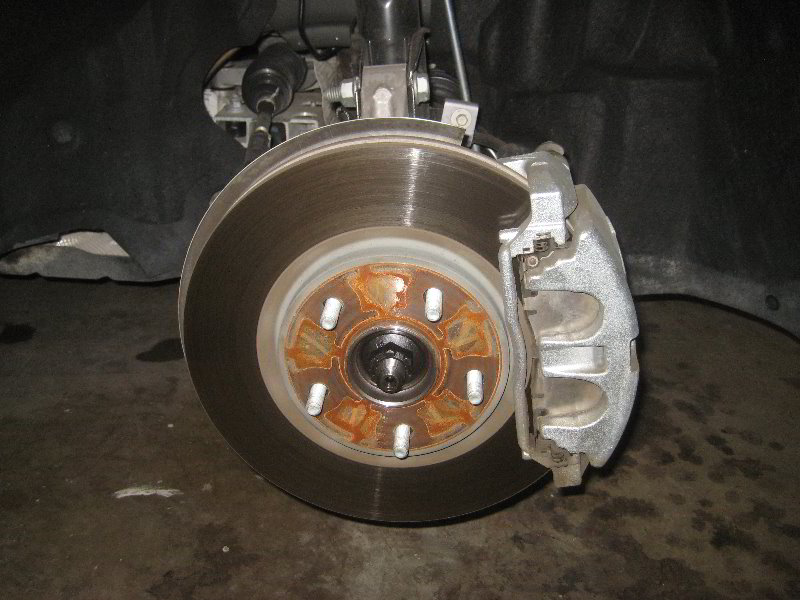 Chrysler-Pacifica-Minivan-Front-Brake-Pads-Replacement-Guide-006