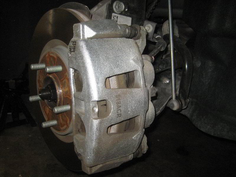 Chrysler-Pacifica-Minivan-Front-Brake-Pads-Replacement-Guide-007