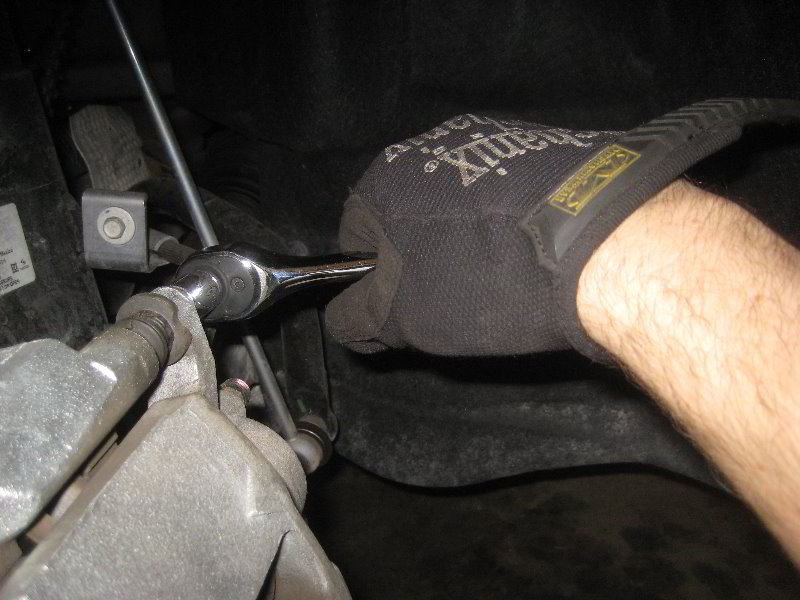 Chrysler-Pacifica-Minivan-Front-Brake-Pads-Replacement-Guide-008