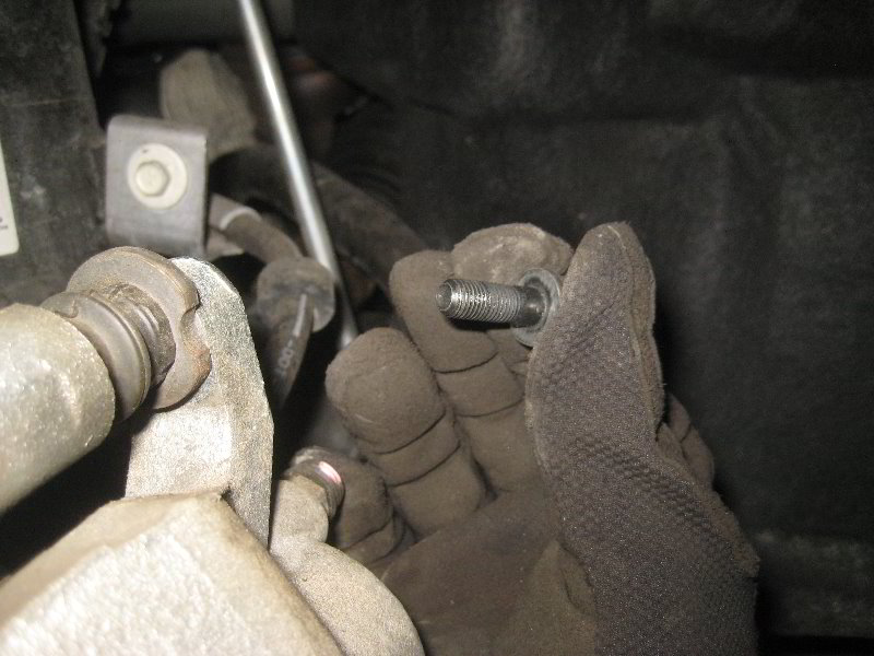 Chrysler-Pacifica-Minivan-Front-Brake-Pads-Replacement-Guide-011