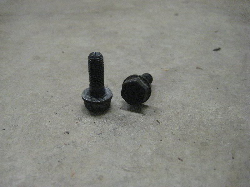 Chrysler-Pacifica-Minivan-Front-Brake-Pads-Replacement-Guide-012