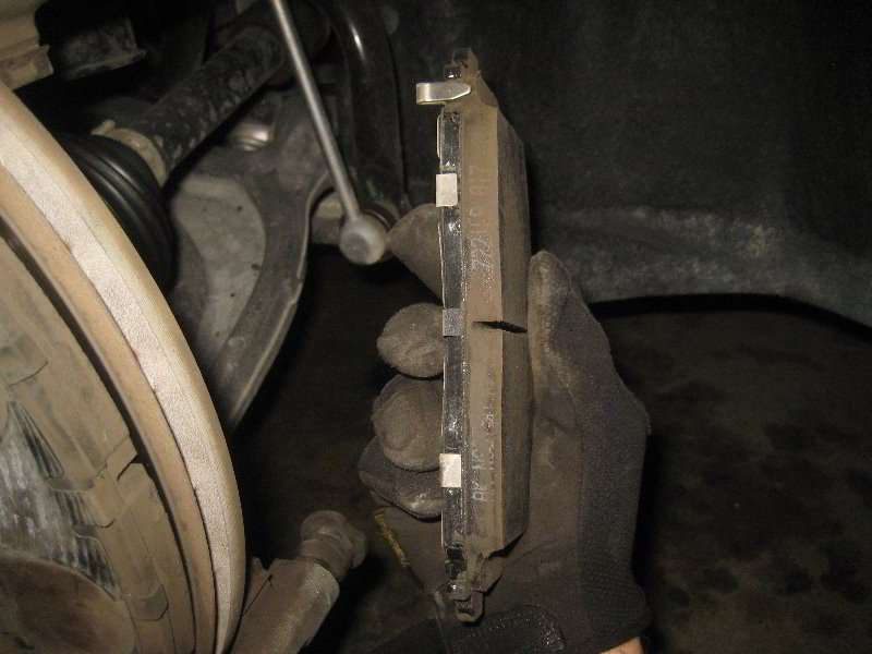 Chrysler-Pacifica-Minivan-Front-Brake-Pads-Replacement-Guide-014