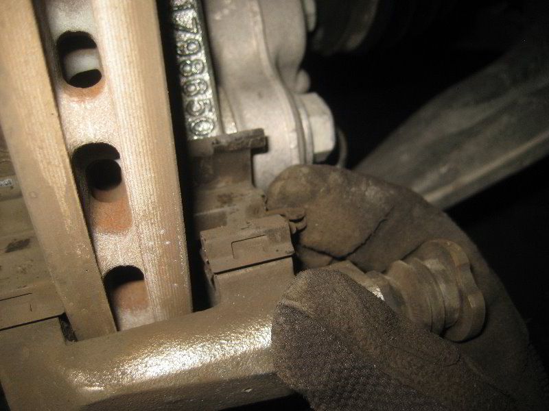 Chrysler-Pacifica-Minivan-Front-Brake-Pads-Replacement-Guide-017