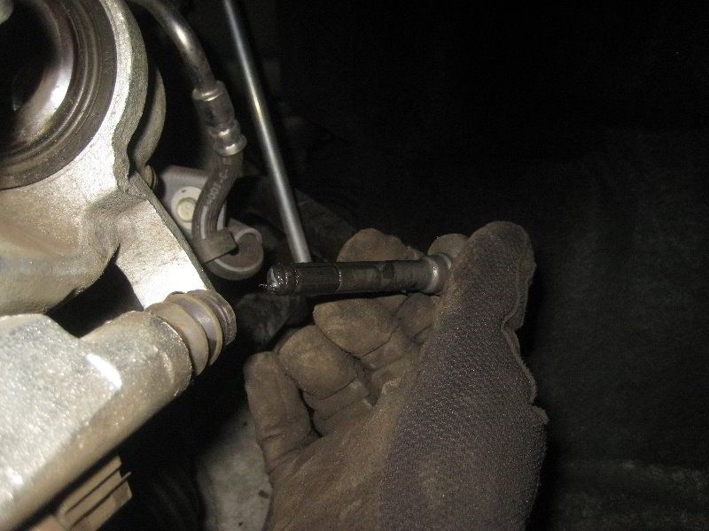 Chrysler-Pacifica-Minivan-Front-Brake-Pads-Replacement-Guide-019