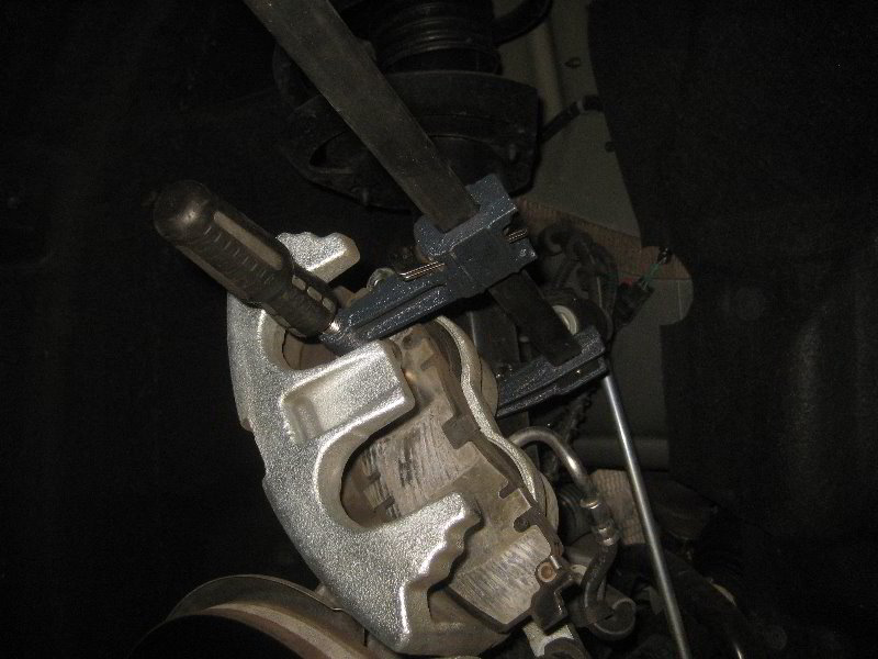 Chrysler-Pacifica-Minivan-Front-Brake-Pads-Replacement-Guide-020