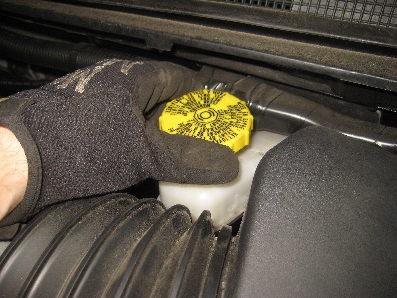 Chrysler-Pacifica-Minivan-Front-Brake-Pads-Replacement-Guide-024