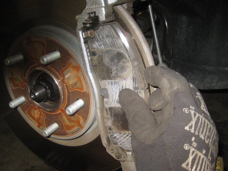 Chrysler-Pacifica-Minivan-Front-Brake-Pads-Replacement-Guide-025