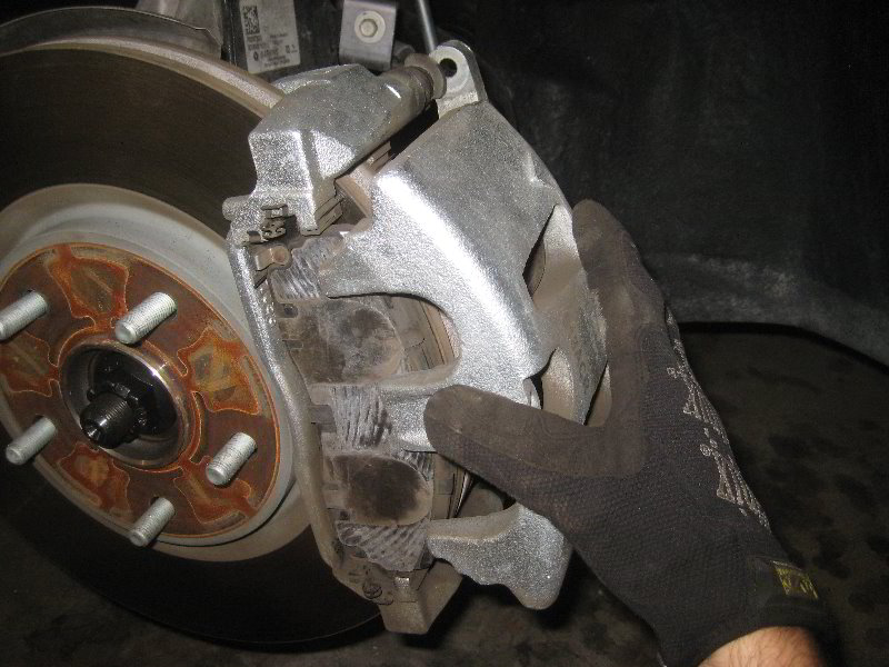 Chrysler-Pacifica-Minivan-Front-Brake-Pads-Replacement-Guide-028