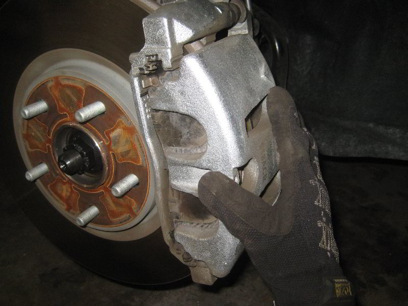 Chrysler-Pacifica-Minivan-Front-Brake-Pads-Replacement-Guide-029