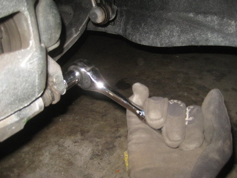 Chrysler-Pacifica-Minivan-Front-Brake-Pads-Replacement-Guide-033