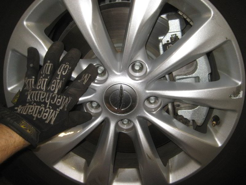 Chrysler-Pacifica-Minivan-Front-Brake-Pads-Replacement-Guide-034