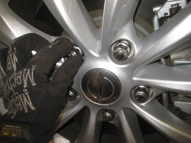 Chrysler-Pacifica-Minivan-Front-Brake-Pads-Replacement-Guide-035