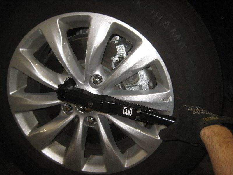 Chrysler-Pacifica-Minivan-Front-Brake-Pads-Replacement-Guide-036