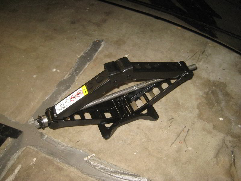 Chrysler-Pacifica-Minivan-Front-Brake-Pads-Replacement-Guide-037