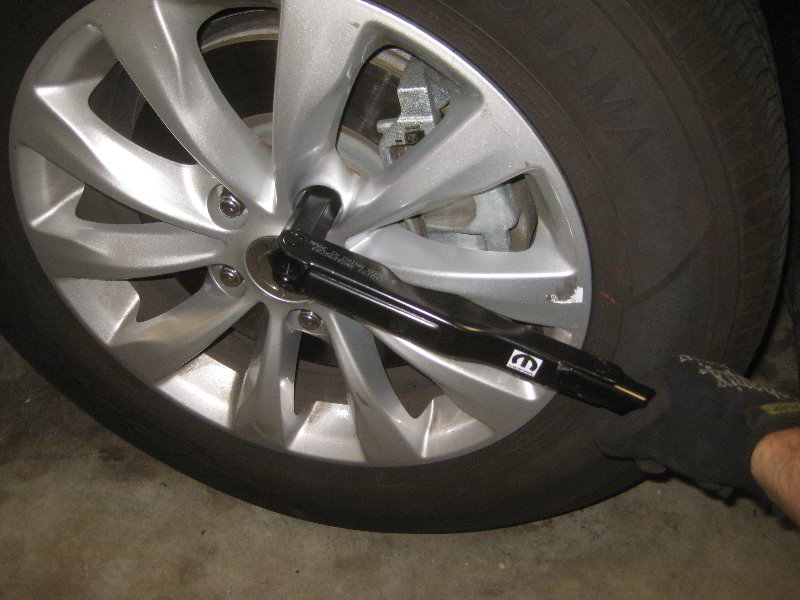 Chrysler-Pacifica-Minivan-Front-Brake-Pads-Replacement-Guide-038