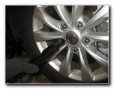 Chrysler-Pacifica-Minivan-Front-Brake-Pads-Replacement-Guide-004