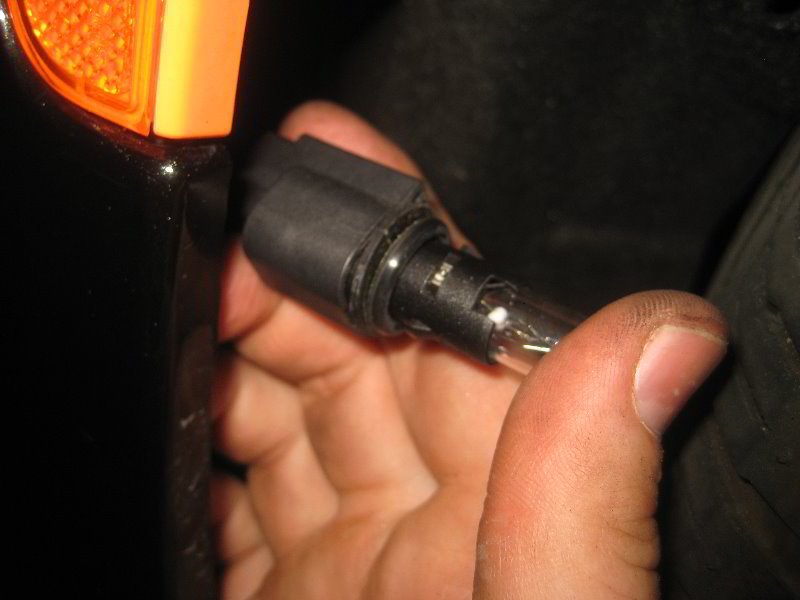 Chrysler-Pacifica-Minivan-Front-Side-Marker-Light-Bulb-Replacement-Guide-019