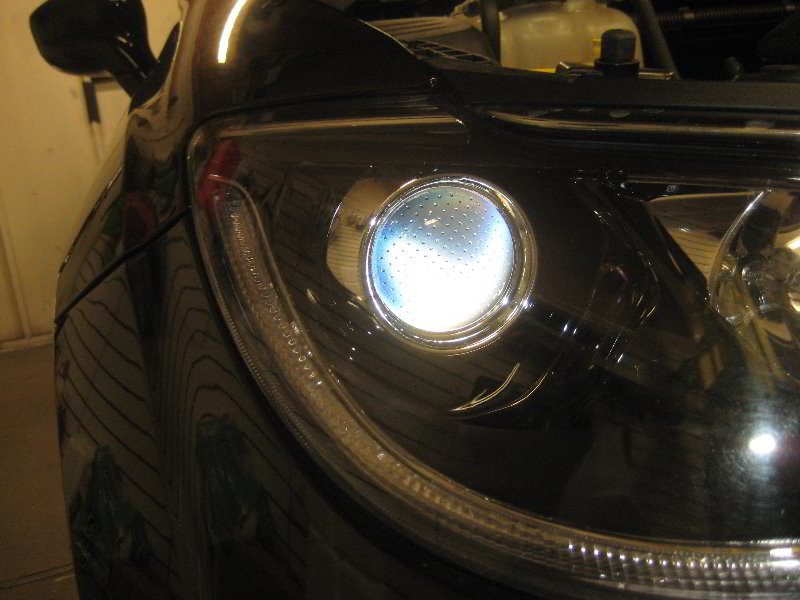 Chrysler-Pacifica-Minivan-Headlight-Bulbs-Replacement-Guide-002