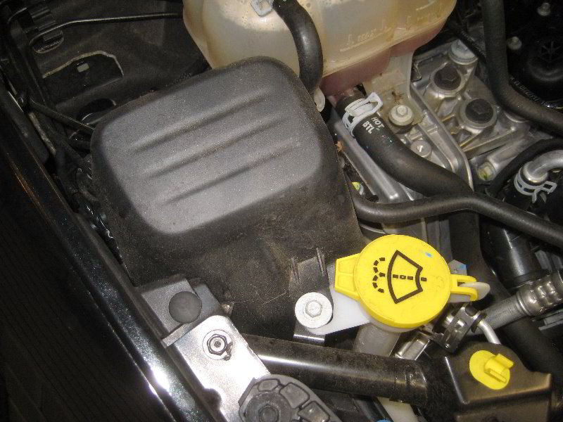 Chrysler-Pacifica-Minivan-Headlight-Bulbs-Replacement-Guide-003