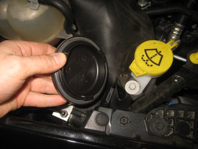 Chrysler-Pacifica-Minivan-Headlight-Bulbs-Replacement-Guide-006