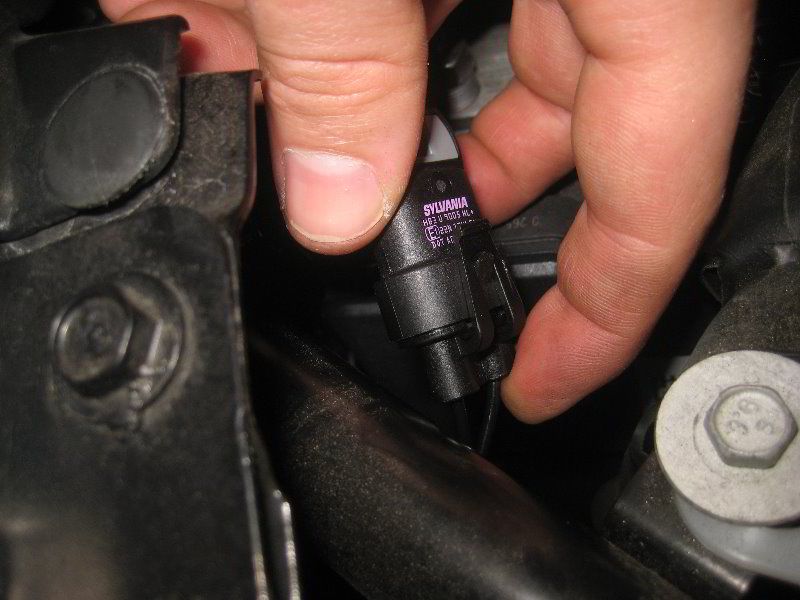 Chrysler-Pacifica-Minivan-Headlight-Bulbs-Replacement-Guide-012