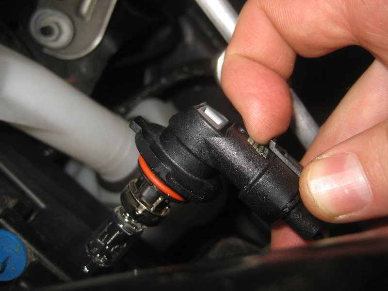 Chrysler-Pacifica-Minivan-Headlight-Bulbs-Replacement-Guide-024