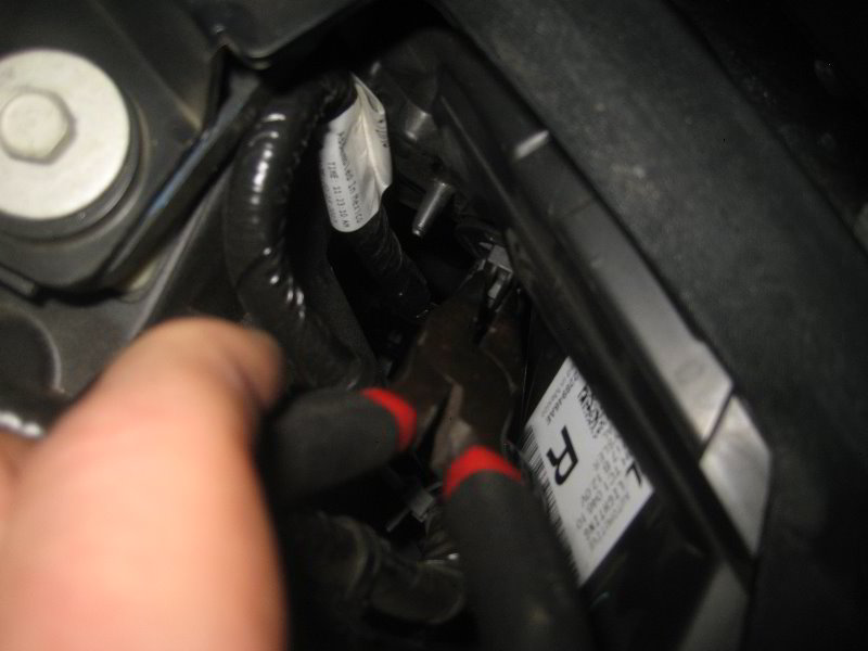 Chrysler-Pacifica-Minivan-Headlight-Bulbs-Replacement-Guide-041