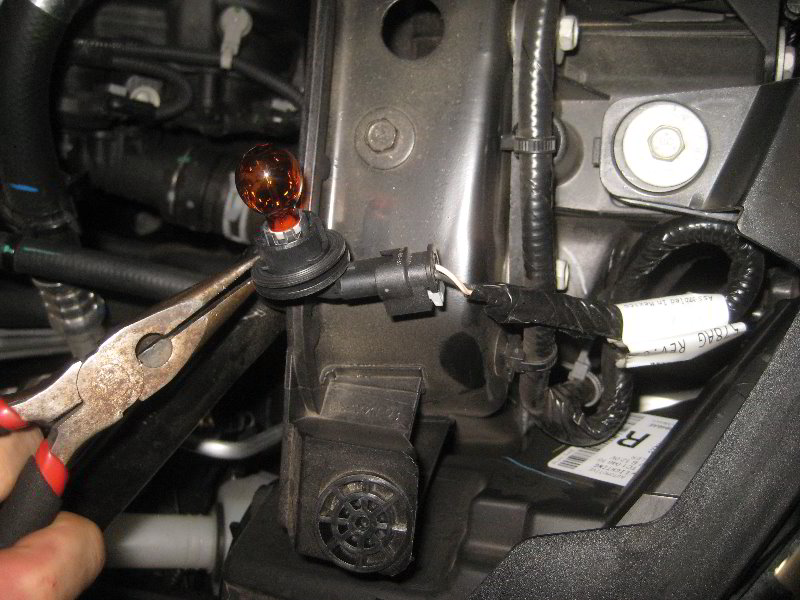 Chrysler-Pacifica-Minivan-Headlight-Bulbs-Replacement-Guide-042