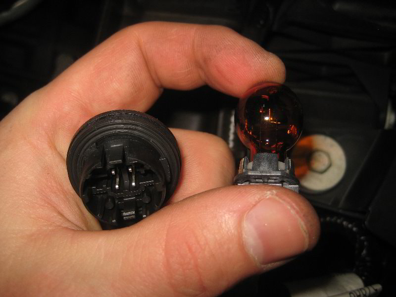 Chrysler-Pacifica-Minivan-Headlight-Bulbs-Replacement-Guide-043