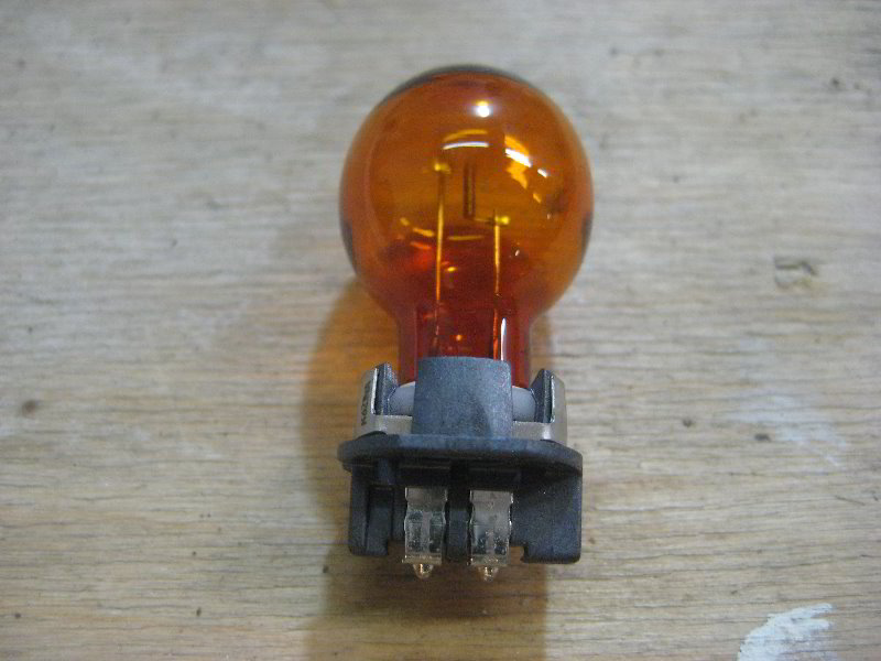 Chrysler-Pacifica-Minivan-Headlight-Bulbs-Replacement-Guide-044