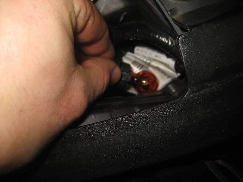 Chrysler-Pacifica-Minivan-Headlight-Bulbs-Replacement-Guide-048