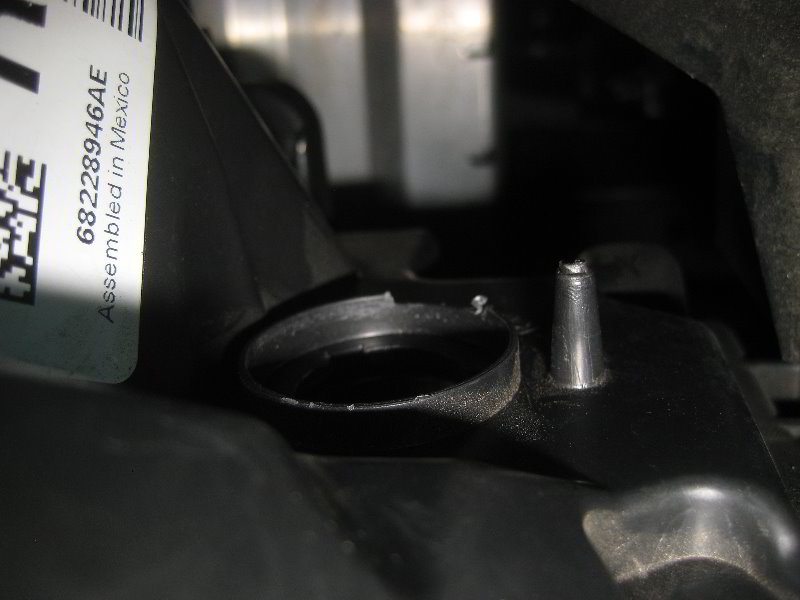 Chrysler-Pacifica-Minivan-Headlight-Bulbs-Replacement-Guide-049