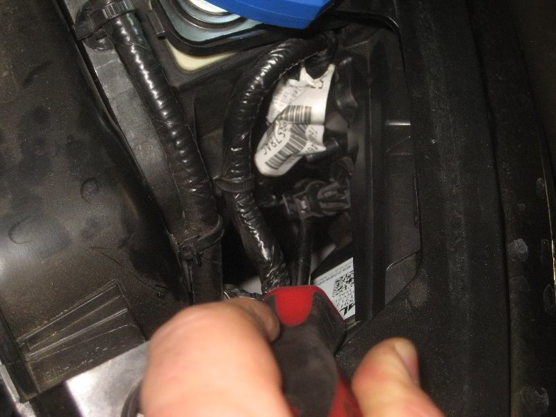 Chrysler-Pacifica-Minivan-Headlight-Bulbs-Replacement-Guide-050