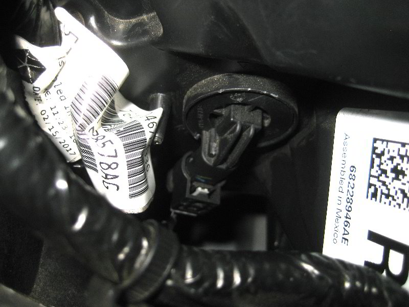 Chrysler-Pacifica-Minivan-Headlight-Bulbs-Replacement-Guide-051