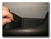 Chrysler-Pacifica-Minivan-Interior-Door-Panel-Removal-Guide-005