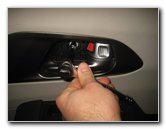 Chrysler-Pacifica-Minivan-Interior-Door-Panel-Removal-Guide-007