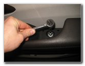Chrysler-Pacifica-Minivan-Interior-Door-Panel-Removal-Guide-009