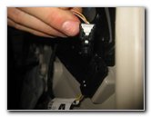 Chrysler-Pacifica-Minivan-Interior-Door-Panel-Removal-Guide-019