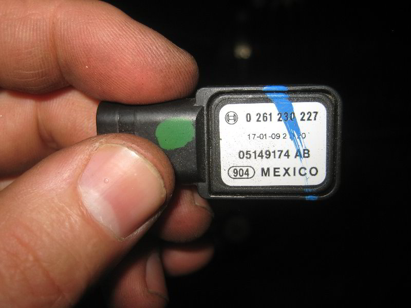 Chrysler-Pacifica-Minivan-MAP-Sensor-Replacement-Guide-015