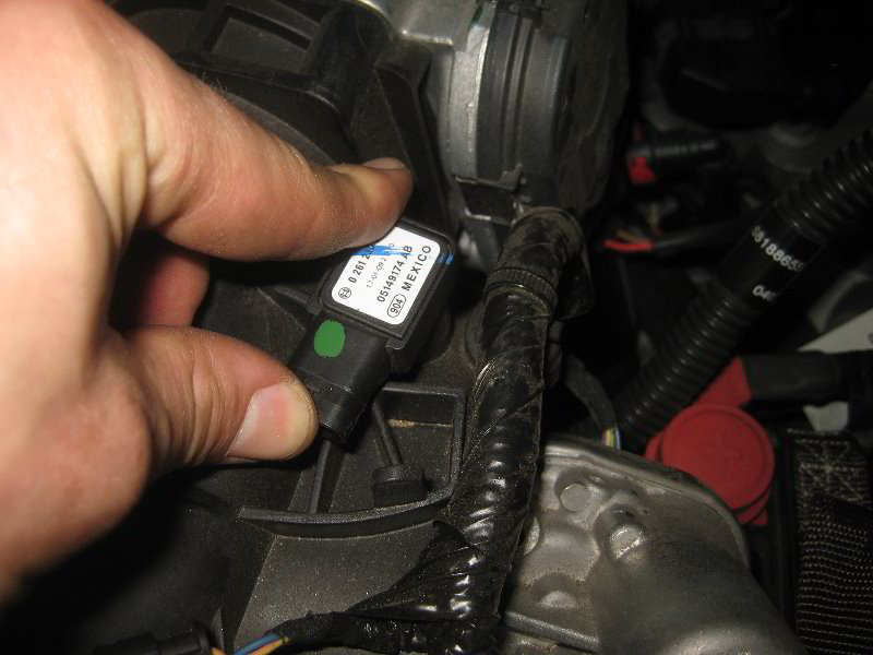 Chrysler-Pacifica-Minivan-MAP-Sensor-Replacement-Guide-018