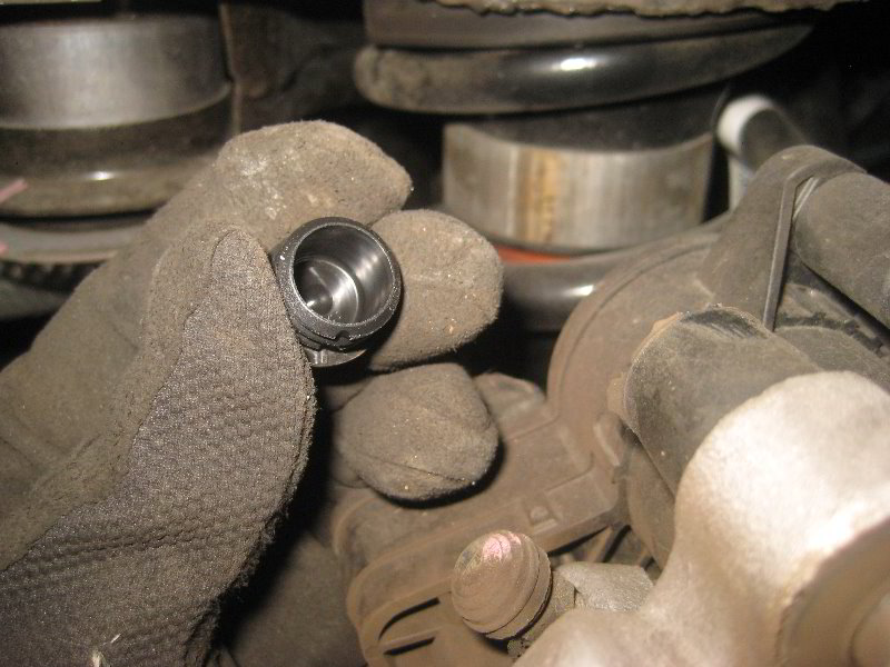 ChryslerPacificaMinivanRearBrakePadsReplacementGuide018