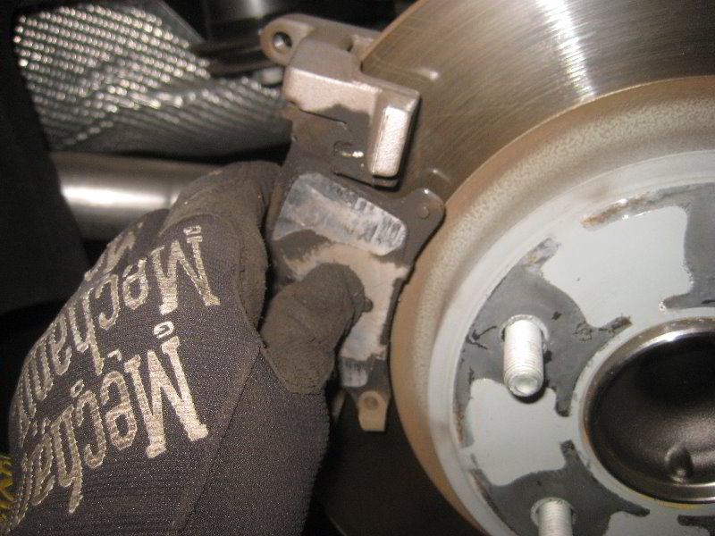 Chrysler-Pacifica-Minivan-Rear-Brake-Pads-Replacement-Guide-031