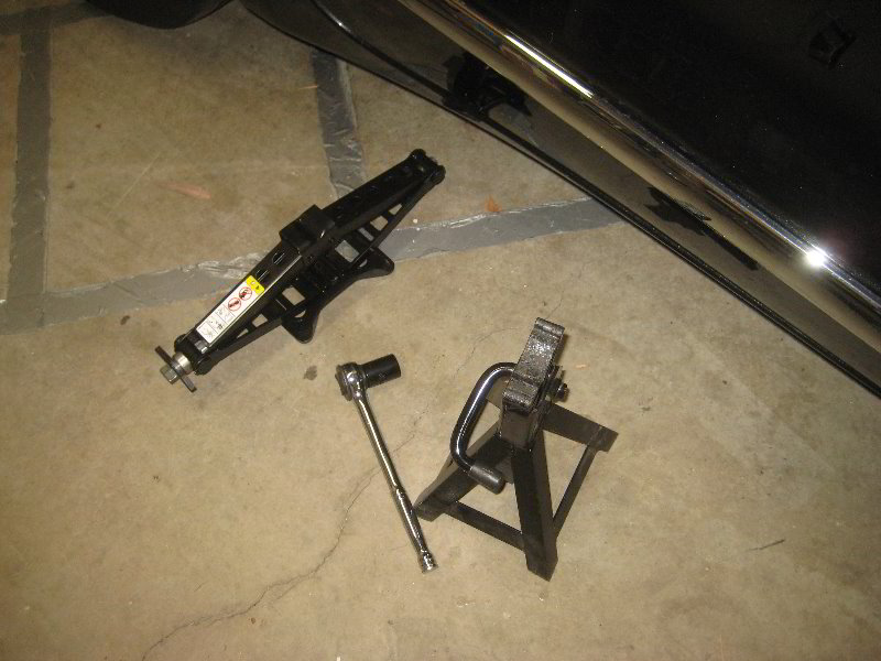 ChryslerPacificaMinivanRearBrakePadsReplacementGuide049