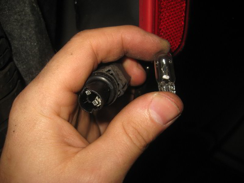 Chrysler-Pacifica-Minivan-Rear-Side-Marker-Light-Bulb-Replacement-Guide-013